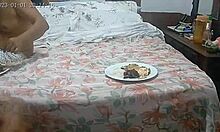 i can't believe this gordinha BBW is comendo so good, her big ass bouncing.