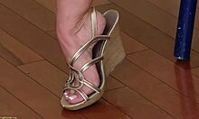 redhead milf mindi mink toys herself close-up