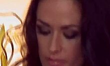 This babe lets you watch her masturbate