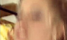 Kekasih Blonde Berbucu Dikonkek Doggy Di Depan Kamera