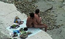 Tocmai văzut futai sălbatic lateral pe plajă nudistă