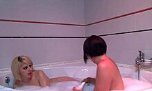 un baño caliente antes de cenar, trailer with teen orgy blowjobs