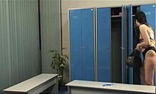 Calentura con mullet muestra sus tetas gordas