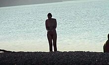 Muhteşem Esmer Sevgili Suda Çıplak Çıkıyor, Gizli Kameraya Yakalanıyor