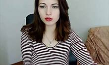 Руска милф с големи цици играе на уебкам