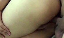 Con la vecina madura en vestido de flores recibo masaje