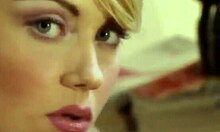 Mafijska blondinka, hočeš videti njeno pizde orano zelo globoko?