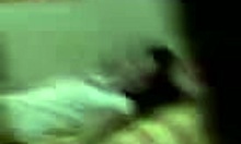 Aasialainen tyttöystävä saa koira-asennossa porattua sängyllä!