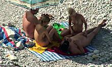 Nudisten verzamelen strandgegevens