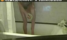 Худенькая вебкам-модель дразнит идеальной жопой в душе