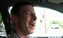 Mira a esta joven 18+ caliente desvestirse y mostrar su cuerpo hermoso