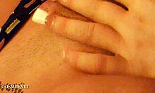 Parejas lesbianas amateurs follando intensamente en la cama con tetas grandes y gemidos