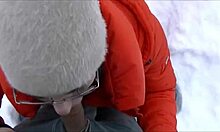 Милая девчонка в очках делает минет на улице в лесу