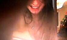 फ्लेक्सिबल टीं 18+ पेटाइट 18+ बॉडी को वेबकैम पर मस्तरबेट करती है, मुझे और शो करो