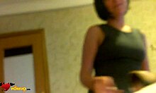 amateur brunette girlfriend sucks off her man