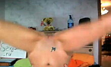 फ्लेक्सिबल टीं 18+ पेटाइट 18+ बॉडी को वेबकैम पर मस्तरबेट करती है, मुझे और शो करो