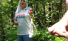 Хорошая русская бабуля смотрит, как рогатый парень дрочит на публике!