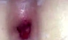 Horny dude just drills his asshole with a deodorant.