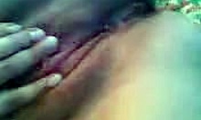 Diva masturbating her cunt in a home made clip