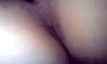 홀로 된 여자가 홈메이드 POV 클립에서 세게 자위