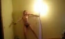 watch this teen camslut dancing in panties and teasing