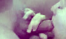 Είμαι και ρουφάω το πουλί του φίλου μου και το ετοιμάζω για πρωκτό, βογκώντας όλη την ώρα