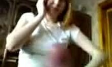 She Chats on Phone While Sucking Cock Simultaneously