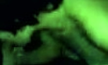 Kocham patrzeć jak ta krótkowłosa brunetka amatorka słodka ssie kutasa swojego chłopaka nago w scenie pary nastolatków 18+