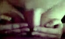 Брюнетка кучка работи с циците и устата си върху кура му силно!