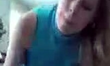 I watch the dazzling diva suck dick in this homemade clip