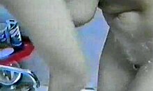 Stout jong 18+ stel neukt hard met amateur seks in hun bed