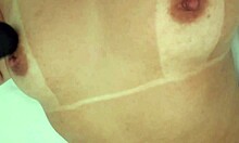 usando brinquedos nos buracos 😈