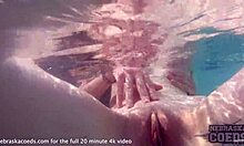 вау, потрясающая маргарита мастурбирует в подводном джакузи так горячо