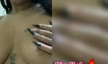 Bia Hot Gozando Gostoso Batendo Uma Siririca Até Derramar Seu Mel