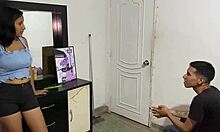 HA DISFRUTADO DE LAS GRANDES TETAS DE LA ESPOSA DE SU HERMANASTRO ORDE�ANDOLAS