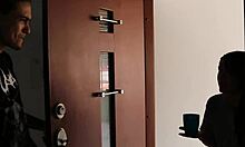 La vecina esta urgida por leche y como buen vecino le lleno esa boquita de leche despues de follar.