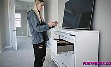 Uang untuk Penyerahan, Lisey Sweet dan Kenna James Tukar Seks dengan Uang di Tape Amatir