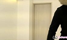 Jebanie piči mojej mladšej priateľky 18+ v byte mojich rodičov