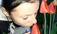 Girlfriend prefers my pussy over tulips - girls fly orgasm