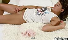 Erotic Sweetie Spreads Tight Snatch to Lose Virginity Hard