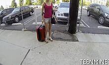 To salacious tolčenje pičke je za polnoletno mladinko Maddy Rose, upognjeno in golo