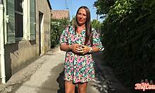 Dođavola! Mila, mlada milf, probava divlju grupnu akciju sa dva muškarca, deo 1!