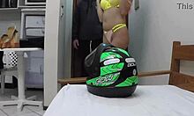 The delivery moto boy got a blowjob from the latina amateur.