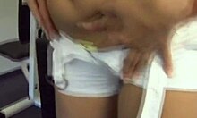 Blonde jeune 18+ fait bosser ses énormes nichons naturels