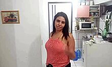 sarah rosa muito gostosa limpando o flat completo no red