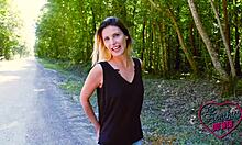 lucille blonde coquine avec un joli petit cul en outdoor amateur scene?