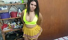 sarah rosa muito gostosa limpando o flat completo no red