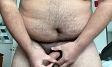 Svršavam tako žestoko u ovom gej kućnom videu