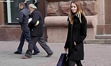 مالفينا فتاة التسوق تخلع ملابسها لوحدها في المتجر، ساخنة جدا! 🔥