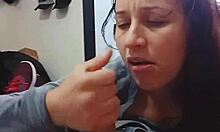 Mi Compañera De Cuarto Fresh Out Of Shower Gives Mind-Blowing Oral